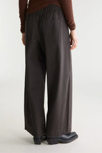 Load image into Gallery viewer, Joline Straight Trousers - Dark Roast

