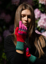 Load image into Gallery viewer, Zig Zag Gloves - Red/ Pink
