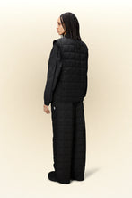 Load image into Gallery viewer, Liner Vest - Black
