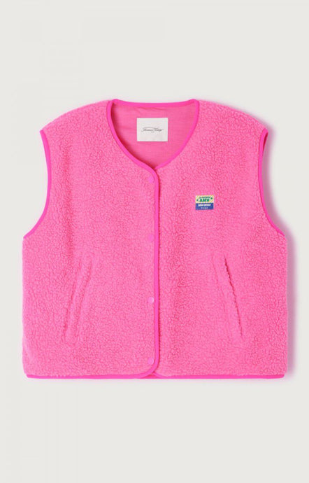 A bright pink fleece gilet with snap button closure, zip pockets, and an American Vintage patch logo on the left chest area. Hoktown hooded fleece by American Vintage in Acid Pink. Available at aprilmae - a womenswear boutique located in Chiswick west London specialising in contemporary, everyday clothing for women.  Visit our shop on Devonshire Road W4 for the latest arrivals.