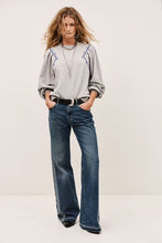 Load image into Gallery viewer, Mesta Sweatshirt - Grey
