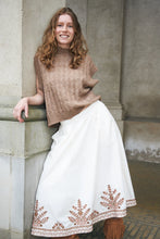 Load image into Gallery viewer, Finn Knitted Vest - Camel
