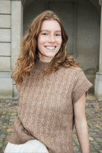 Load image into Gallery viewer, Finn Knitted Vest - Camel
