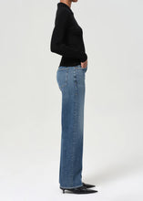 Load image into Gallery viewer, Harper Straight Jean - Enroll
