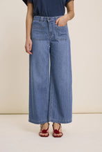 Load image into Gallery viewer, Lucia Crop Jeans - Medium Blue
