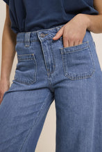 Load image into Gallery viewer, Lucia Crop Jeans - Medium Blue
