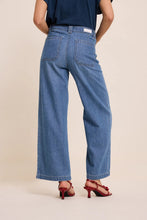 Load image into Gallery viewer, Lucia Crop Jeans - Medium Blue
