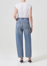 Load image into Gallery viewer, 90s Crop  Straight Jean - Hooked
