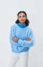 Load image into Gallery viewer, Vitow Sweater - Sky Blue
