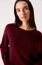Load image into Gallery viewer, Vitow Sweater - Dark Red
