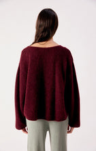 Load image into Gallery viewer, Vitow Sweater - Dark Red
