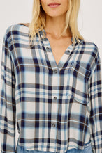 Load image into Gallery viewer, Malin Shirt - Ecru/ Midnight
