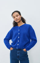 Load image into Gallery viewer, American Vintage Vitow Royal Blue cardigan on a light gray background. Available at aprilmae - a womenswear boutique located in Chiswick west London specialising in contemporary, everyday clothing for women.  Visit our shop on Devonshire Road W4 for the latest arrivals from brands including Rains, Rails, Bellerose, Bonte, Vanessa Bruno, Hartford and Colorful Standard.
