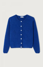 Load image into Gallery viewer, American Vintage Vitow Royal Blue cardigan on a light gray background. Available at aprilmae - a womenswear boutique located in Chiswick west London specialising in contemporary, everyday clothing for women.  Visit our shop on Devonshire Road W4 for the latest arrivals from brands including Rains, Rails, Bellerose, Bonte, Vanessa Bruno, Hartford and Colorful Standard.
