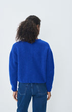 Load image into Gallery viewer, American Vintage Vitow Royal Blue cardigan on a light gray background. Available at aprilmae - a womenswear boutique located in Chiswick west London specialising in contemporary, everyday clothing for women.  Visit our shop on Devonshire Road W4 for the latest arrivals from brands including Rains, Rails, Bellerose, Bonte, Vanessa Bruno, Hartford and Colorful Standard.
