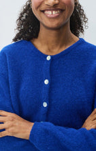 Load image into Gallery viewer, American Vintage Vitow Royal Blue cardigan on a light gray background. Available at aprilmae - a womenswear boutique located in Chiswick west London specialising in contemporary, everyday clothing for women.  Visit our shop on Devonshire Road W4 for the latest arrivals from brands including Rains, Rails, Bellerose, Bonte, Vanessa Bruno, Hartford and Colorful Standard.
