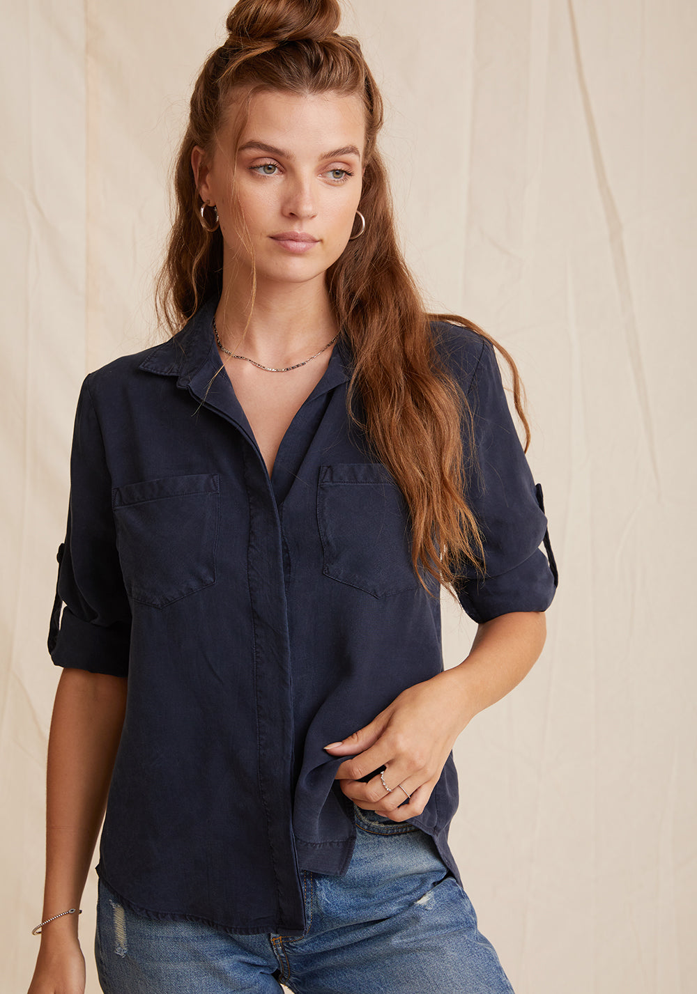 The Split Back Button Down Shirt is Bella Dahl's signature button down. Designed with two front pockets, a split back detail and long sleeves with roll tab, this shirt is perfect for everyday wear. Aprilmae contemporary designer womenswear in Chiswick.