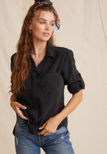 Load image into Gallery viewer, The Split Back Button Down Shirt is Bella Dahl&#39;s signature button down. Designed with two front pockets, a split back detail and long sleeves with roll tab, this shirt is perfect for everyday wear. Aprilmae contemporary designer womenswear in Chiswick.
