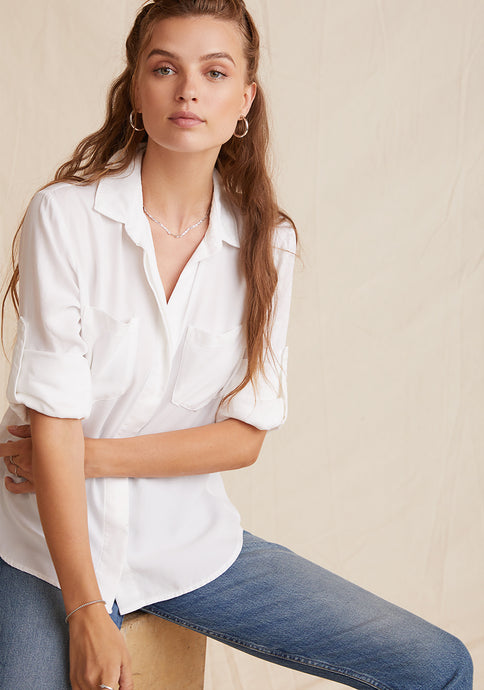 The Split Back Button Down Shirt is Bella Dahl's signature button down. Designed with two front pockets, a split back detail and long sleeves with roll tab, this shirt is perfect for everyday wear. Aprilmae contemporary designer womenswear in Chiswick.