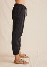 Load image into Gallery viewer, The Pocket Jogger from Bella Dahl is a new forever favourite. It has a relaxed feel to it and features a drawstring waist, large front pockets and elasticised cuffs. Shown in Black. Available at aprilmae - a womenswear boutique located in Chiswick west London specialising in contemporary, everyday clothing for women.  Visit our shop on Devonshire Road W4 for the latest arrivals from brands including Rains, Rails, Bellerose, Bonte, Vanessa Bruno, Hartford and Colorful Standard.
