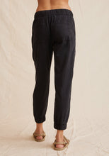 Load image into Gallery viewer, The Pocket Jogger from Bella Dahl is a new forever favourite. It has a relaxed feel to it and features a drawstring waist, large front pockets and elasticised cuffs. Shown in Black. Available at aprilmae - a womenswear boutique located in Chiswick west London specialising in contemporary, everyday clothing for women.  Visit our shop on Devonshire Road W4 for the latest arrivals from brands including Rains, Rails, Bellerose, Bonte, Vanessa Bruno, Hartford and Colorful Standard.
