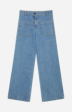 Load image into Gallery viewer, Helias Cropped Jeans - Light Indigo
